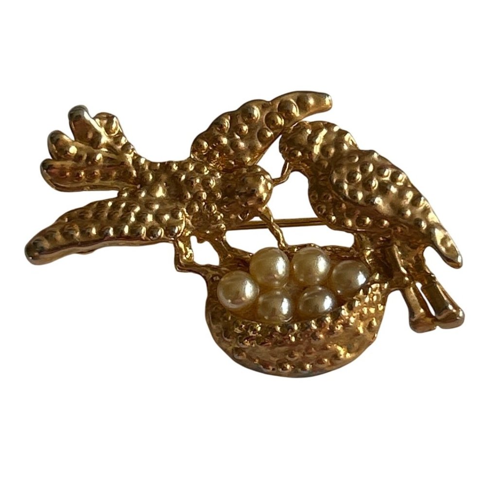 Vintage Gold Tone Bird Brooch/Pin With Faux Pearl Eggs In Nest